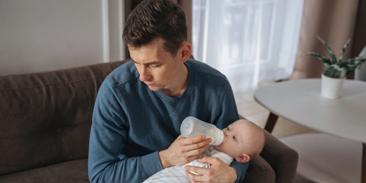 dperessed dad with newborn baby